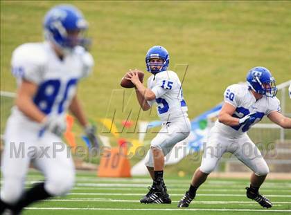 Thumbnail 1 in Taylor vs. Pearland (Texas 5A D1 Regional Playoffs) photogallery.