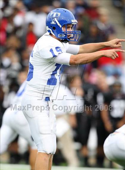 Thumbnail 2 in Taylor vs. Pearland (Texas 5A D1 Regional Playoffs) photogallery.