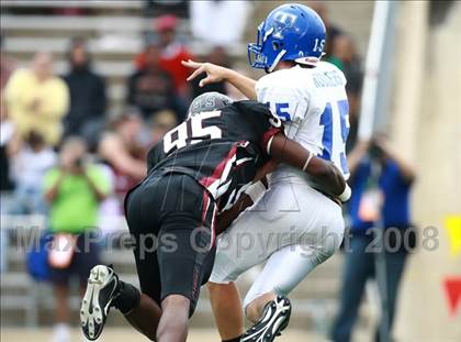 Thumbnail 3 in Taylor vs. Pearland (Texas 5A D1 Regional Playoffs) photogallery.