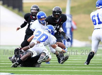 Thumbnail 1 in Taylor vs. Pearland (Texas 5A D1 Regional Playoffs) photogallery.