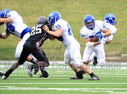 Thumbnail 2 in Taylor vs. Pearland (Texas 5A D1 Regional Playoffs) photogallery.
