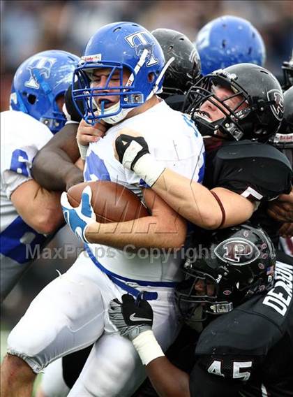 Thumbnail 1 in Taylor vs. Pearland (Texas 5A D1 Regional Playoffs) photogallery.