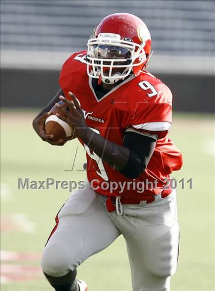 Thumbnail 3 in St. Xavier vs. Springfield (Skyline Chili Crosstown Showdown) photogallery.