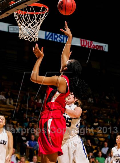 Thumbnail 3 in Regis Jesuit vs. Highlands Ranch (CHSAA 5A Final) photogallery.