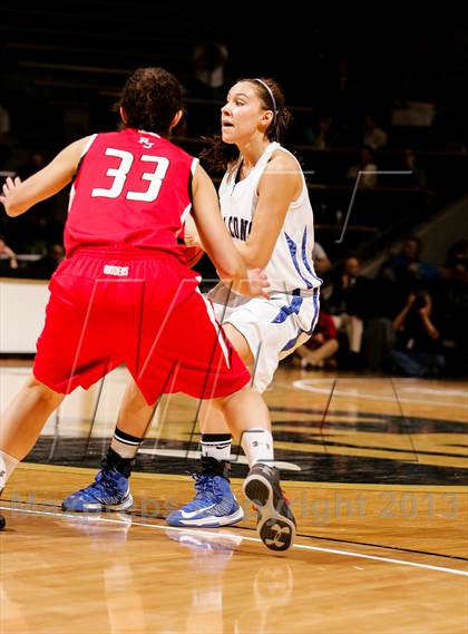 Thumbnail 3 in Regis Jesuit vs. Highlands Ranch (CHSAA 5A Final) photogallery.