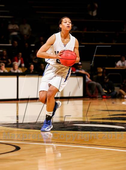 Thumbnail 3 in Regis Jesuit vs. Highlands Ranch (CHSAA 5A Final) photogallery.