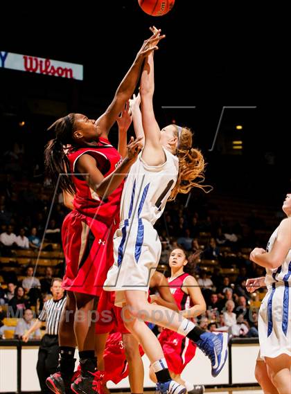 Thumbnail 2 in Regis Jesuit vs. Highlands Ranch (CHSAA 5A Final) photogallery.