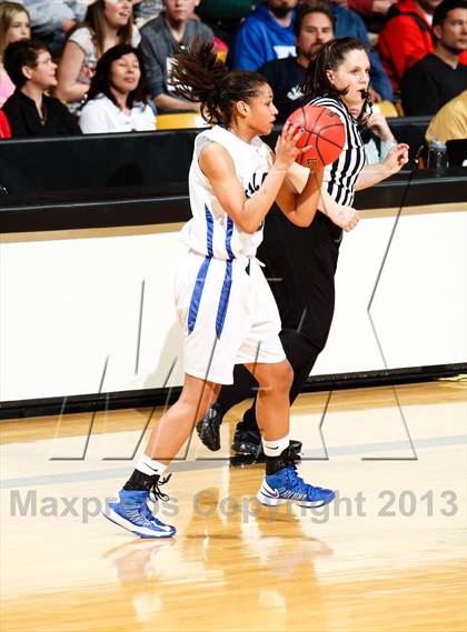 Thumbnail 1 in Regis Jesuit vs. Highlands Ranch (CHSAA 5A Final) photogallery.