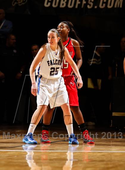 Thumbnail 2 in Regis Jesuit vs. Highlands Ranch (CHSAA 5A Final) photogallery.