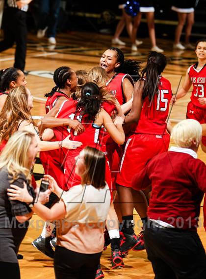 Thumbnail 1 in Regis Jesuit vs. Highlands Ranch (CHSAA 5A Final) photogallery.