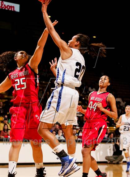 Thumbnail 2 in Regis Jesuit vs. Highlands Ranch (CHSAA 5A Final) photogallery.