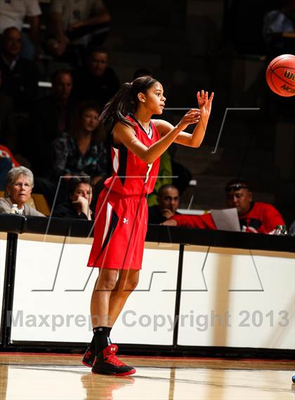 Thumbnail 2 in Regis Jesuit vs. Highlands Ranch (CHSAA 5A Final) photogallery.
