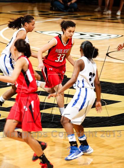 Thumbnail 3 in Regis Jesuit vs. Highlands Ranch (CHSAA 5A Final) photogallery.
