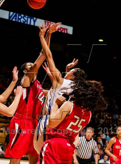 Thumbnail 2 in Regis Jesuit vs. Highlands Ranch (CHSAA 5A Final) photogallery.