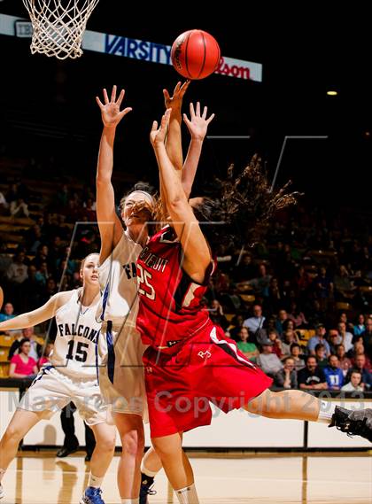 Thumbnail 2 in Regis Jesuit vs. Highlands Ranch (CHSAA 5A Final) photogallery.