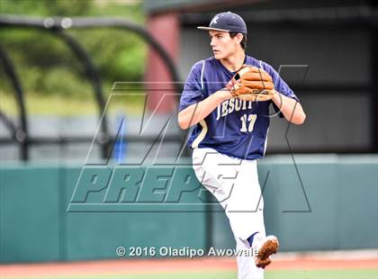 Thumbnail 2 in Atascocita vs. Dallas Jesuit (UIL 6A Regional Final) photogallery.