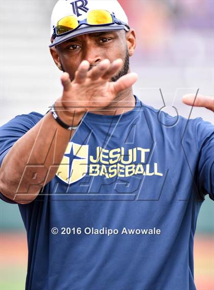Thumbnail 2 in Atascocita vs. Dallas Jesuit (UIL 6A Regional Final) photogallery.