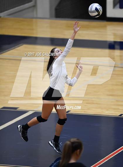 Thumbnail 2 in Brackenridge vs St. Anthony (SAISD Invitational) photogallery.