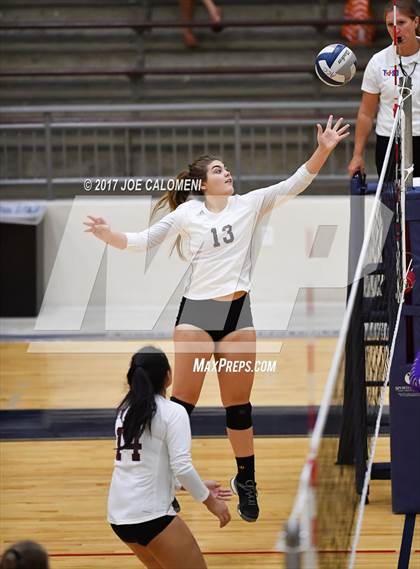 Thumbnail 3 in Brackenridge vs St. Anthony (SAISD Invitational) photogallery.