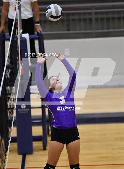 Thumbnail 2 in Brackenridge vs St. Anthony (SAISD Invitational) photogallery.