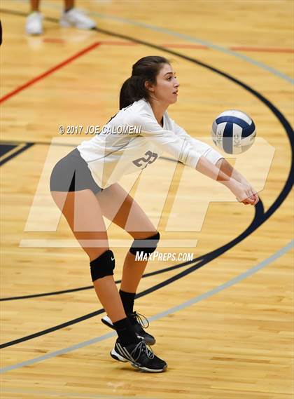Thumbnail 3 in Brackenridge vs St. Anthony (SAISD Invitational) photogallery.