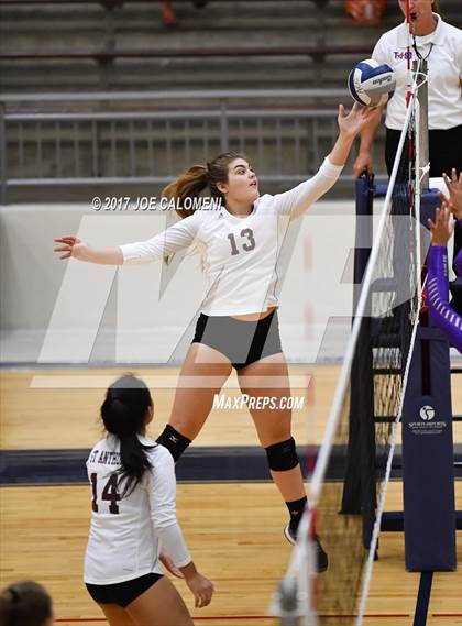 Thumbnail 1 in Brackenridge vs St. Anthony (SAISD Invitational) photogallery.