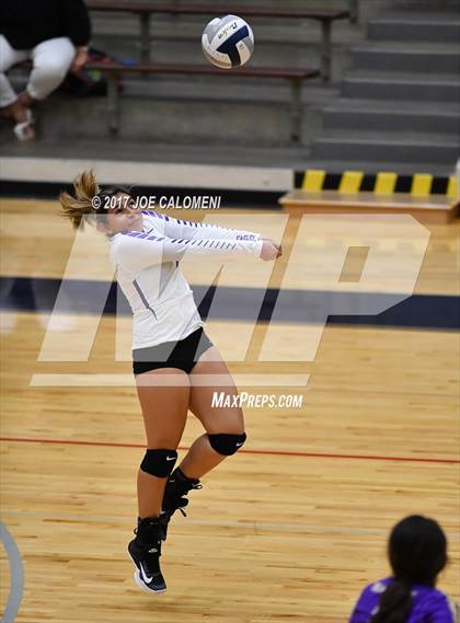 Thumbnail 3 in Brackenridge vs St. Anthony (SAISD Invitational) photogallery.