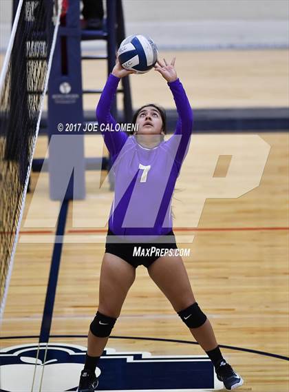 Thumbnail 3 in Brackenridge vs St. Anthony (SAISD Invitational) photogallery.
