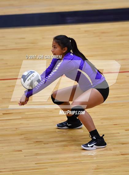 Thumbnail 3 in Brackenridge vs St. Anthony (SAISD Invitational) photogallery.