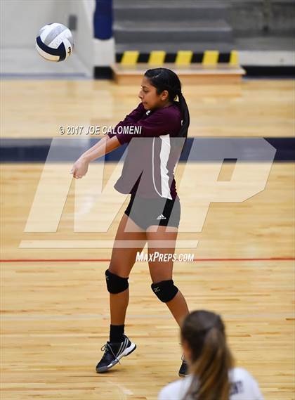 Thumbnail 2 in Brackenridge vs St. Anthony (SAISD Invitational) photogallery.