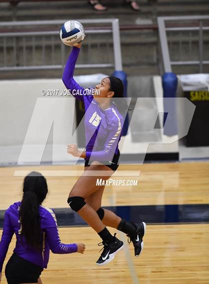 Thumbnail 1 in Brackenridge vs St. Anthony (SAISD Invitational) photogallery.