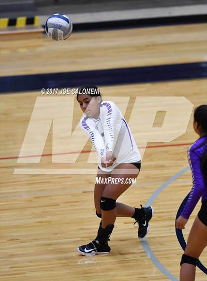 Thumbnail 2 in Brackenridge vs St. Anthony (SAISD Invitational) photogallery.