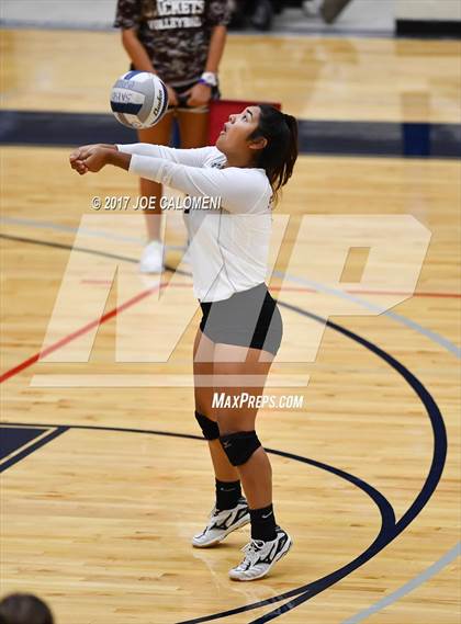 Thumbnail 2 in Brackenridge vs St. Anthony (SAISD Invitational) photogallery.