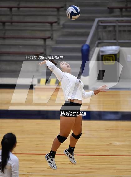 Thumbnail 2 in Brackenridge vs St. Anthony (SAISD Invitational) photogallery.
