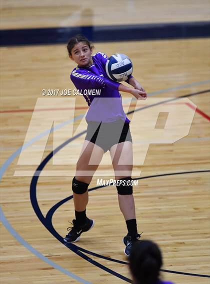 Thumbnail 3 in Brackenridge vs St. Anthony (SAISD Invitational) photogallery.