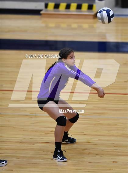 Thumbnail 2 in Brackenridge vs St. Anthony (SAISD Invitational) photogallery.