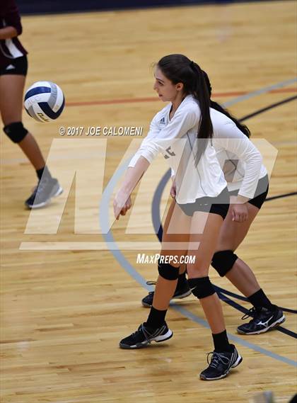 Thumbnail 3 in Brackenridge vs St. Anthony (SAISD Invitational) photogallery.