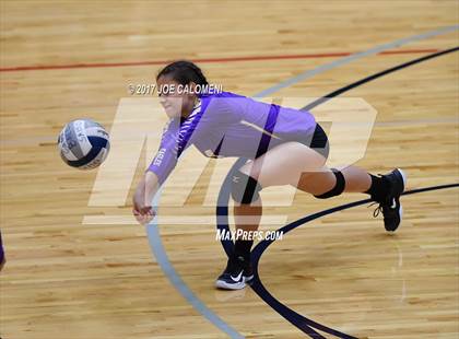 Thumbnail 2 in Brackenridge vs St. Anthony (SAISD Invitational) photogallery.