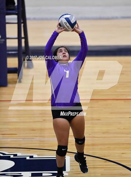 Thumbnail 2 in Brackenridge vs St. Anthony (SAISD Invitational) photogallery.