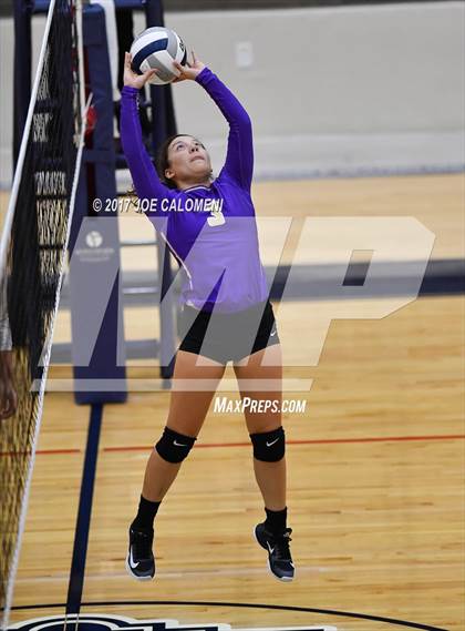 Thumbnail 3 in Brackenridge vs St. Anthony (SAISD Invitational) photogallery.