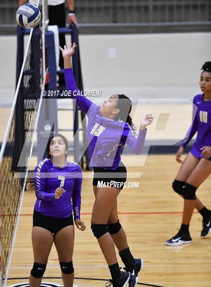 Thumbnail 2 in Brackenridge vs St. Anthony (SAISD Invitational) photogallery.