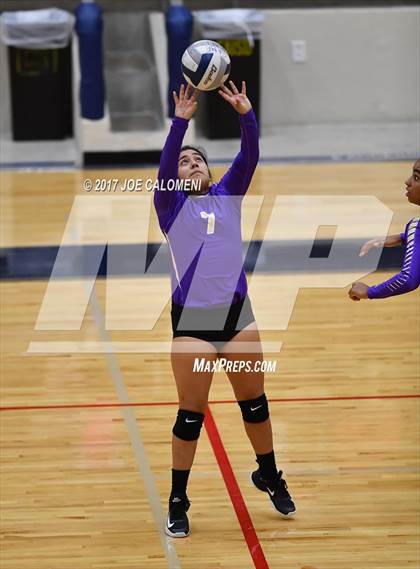 Thumbnail 1 in Brackenridge vs St. Anthony (SAISD Invitational) photogallery.