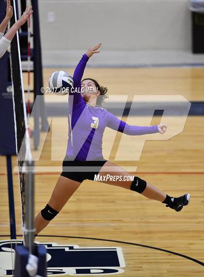 Thumbnail 1 in Brackenridge vs St. Anthony (SAISD Invitational) photogallery.