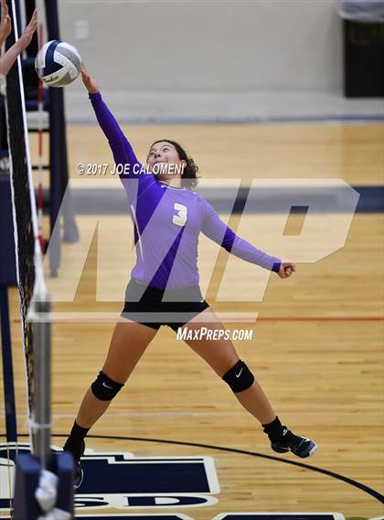 Thumbnail 3 in Brackenridge vs St. Anthony (SAISD Invitational) photogallery.