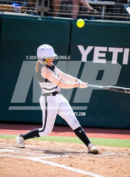 Thumbnail 3 in Beckville vs. Forsan (UIL 2A Softball Semifinal) photogallery.