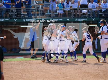 Thumbnail 2 in Beckville vs. Forsan (UIL 2A Softball Semifinal) photogallery.