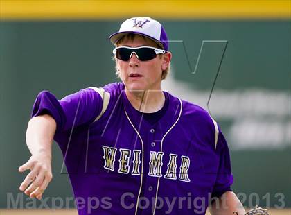 Thumbnail 3 in Flatonia vs Weimar (UIL 1A Region 4 Final) photogallery.