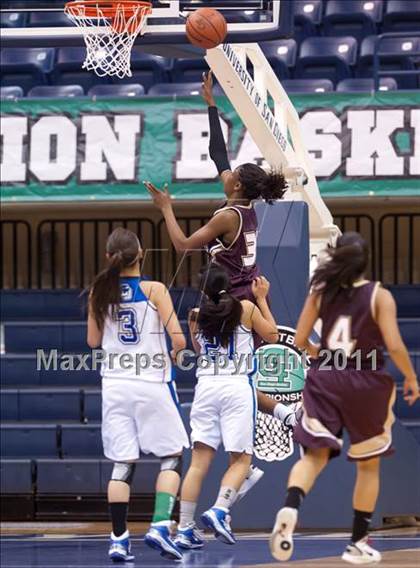 Thumbnail 1 in Bishop's vs La Jolla Country Day (CIF SDS D4 Final) photogallery.