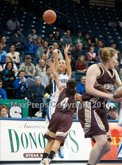 Thumbnail 3 in Bishop's vs La Jolla Country Day (CIF SDS D4 Final) photogallery.