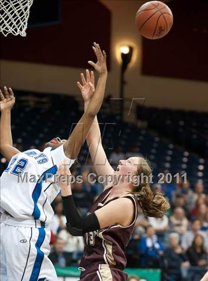 Thumbnail 2 in Bishop's vs La Jolla Country Day (CIF SDS D4 Final) photogallery.